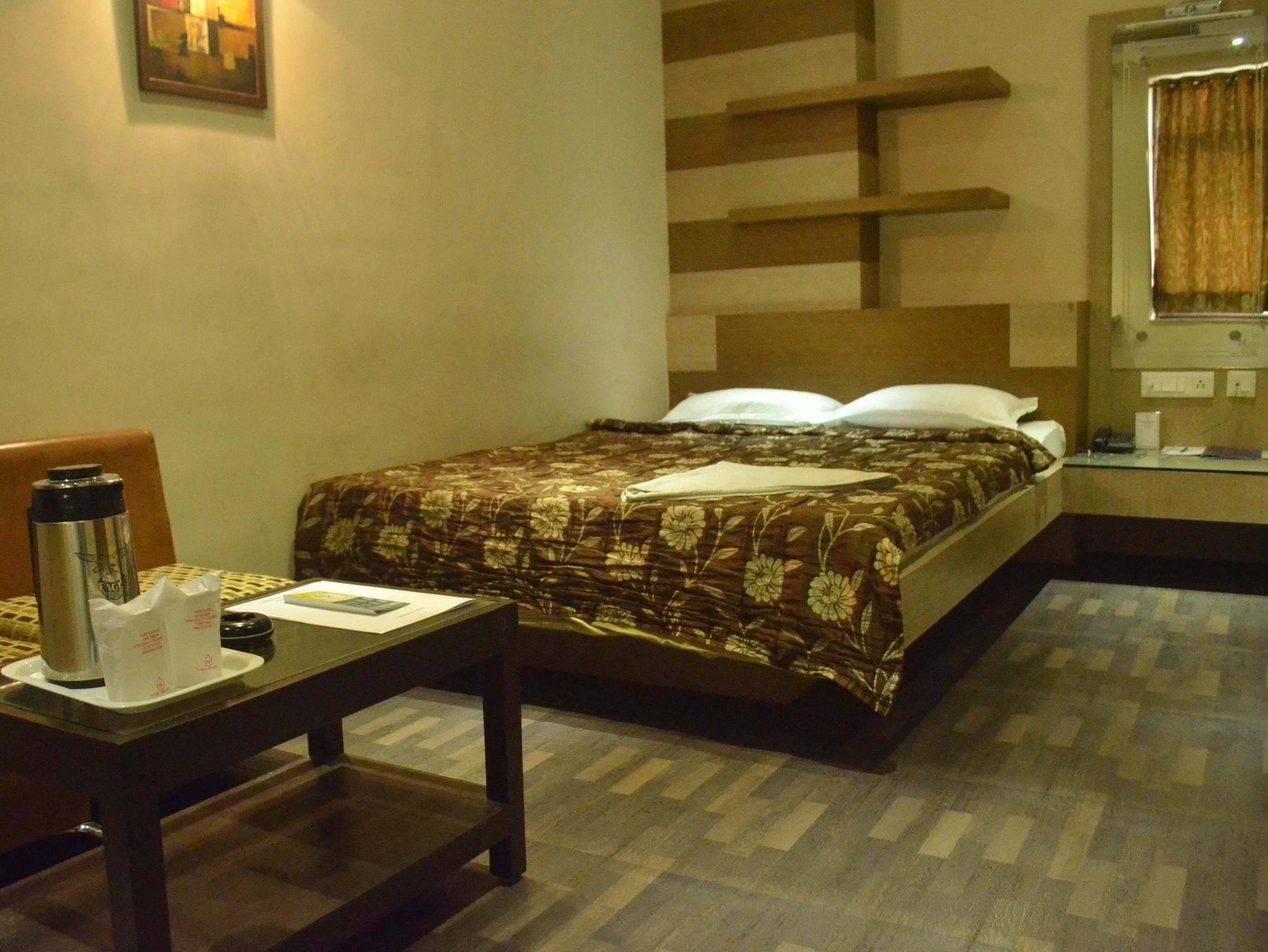 โฮเต็ล เฮฟเว่น Hotel โกลกาตา ภายนอก รูปภาพ